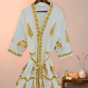 Sunehri Baagh waffle handblock printed bathrobe with golden floral motifs – Newkasa.

Jaipur handblock printed cotton waffle robe in ivory with saffron floral border – Newkasa.

Handcrafted waffle cotton bathrobe, Sunehri Baagh by Newkasa — artisan-made in Jaipur.
