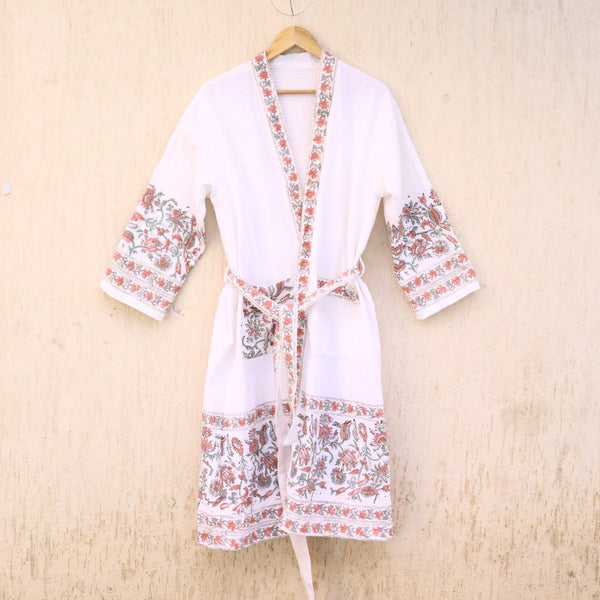 Kesariya Baagh waffle handblock printed cotton bathrobe – Newkasa.

White waffle cotton bathrobe with rust floral block print – Newkasa.

Handcrafted Jaipuri bathrobe with Kesariya floral motifs – Newkasa.