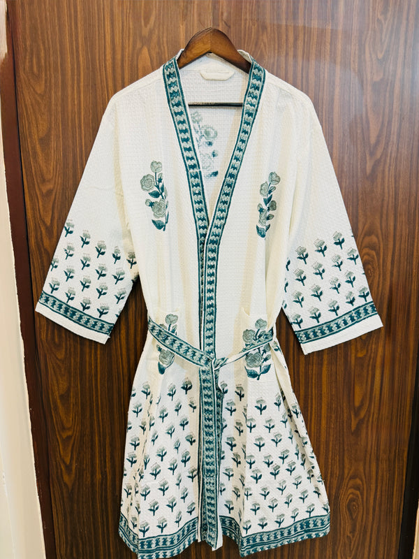 Neel Aangan waffle handblock printed cotton bathrobe – Newkasa.

Ivory cotton waffle robe with teal floral block print – Newkasa.

Handcrafted Jaipuri robe with blue-green floral motifs – Newkasa.