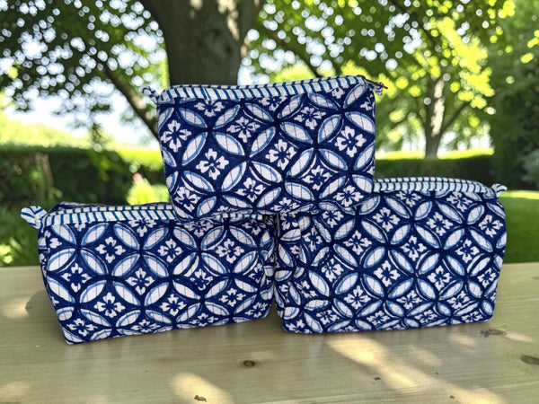 Neel Jharokha Pouch Set