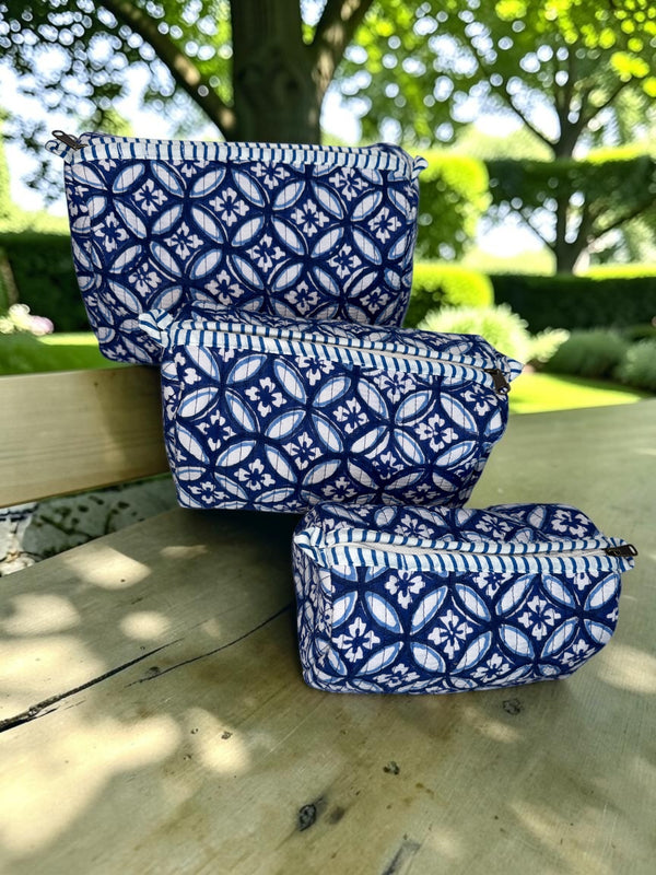 Neel Jharokha Pouch Set